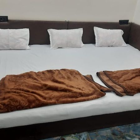 Golden Guest House Уджайн Екстериор снимка